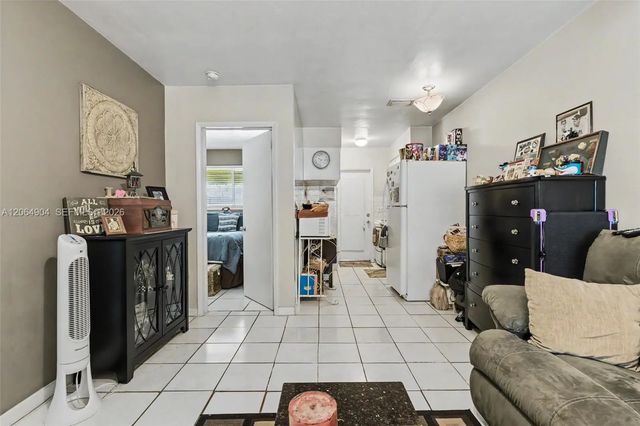 4 of 15 - 2516 Hayes Street #10, Hollywood, FL