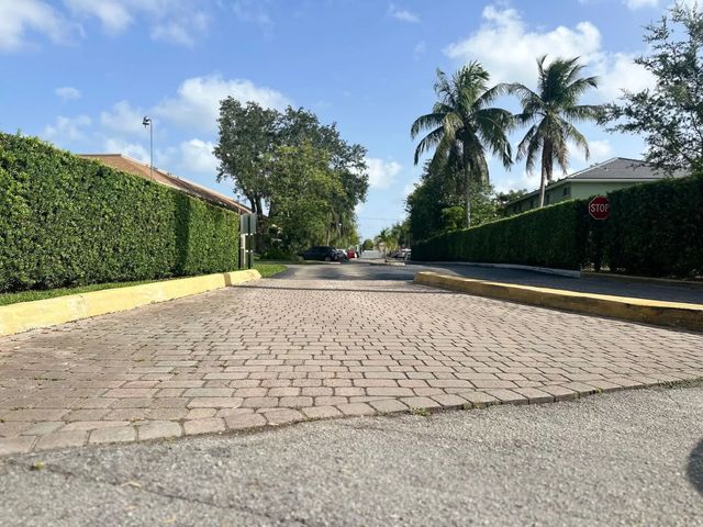 3 of 8 - 121 Hidden Ct Road #11-c, Hollywood, FL