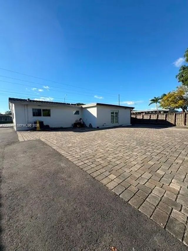 4 of 31 - 3221 Sw 107th Avenue, Miami, FL