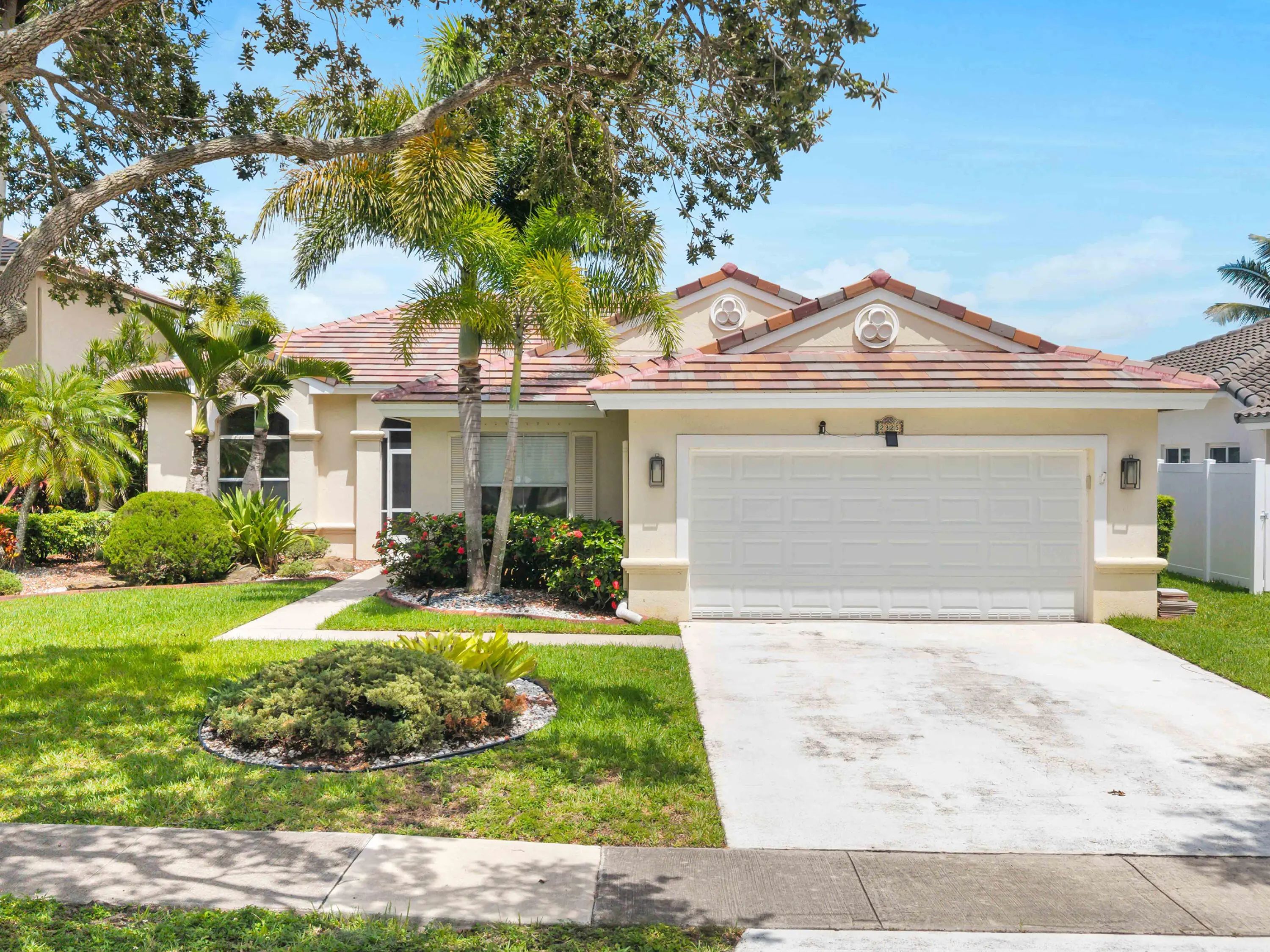 2325 Nw 186th Avenue, Pembroke Pines