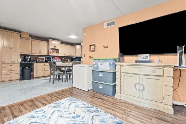 5 of 10 - 511 Shady Pine Way #d1, Greenacres, FL