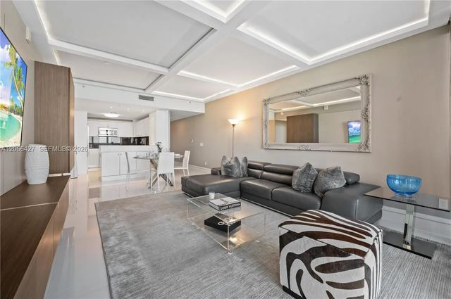 5 of 32 - 6899 Collins Avenue #702, Miami Beach, FL