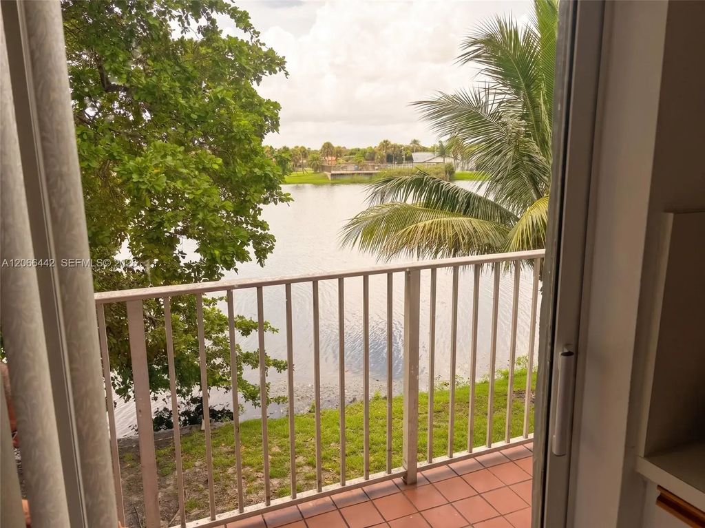 6910 Nw 173rd Drive #1008, Hialeah