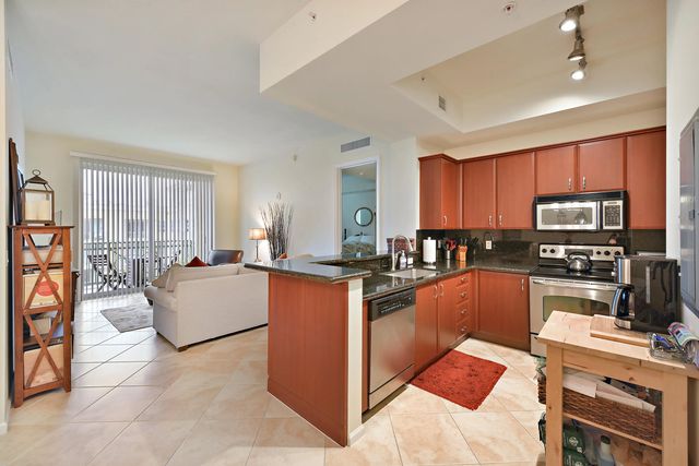 2 of 40 - 403 S Sapodilla Avenue #817, West Palm Beach, FL