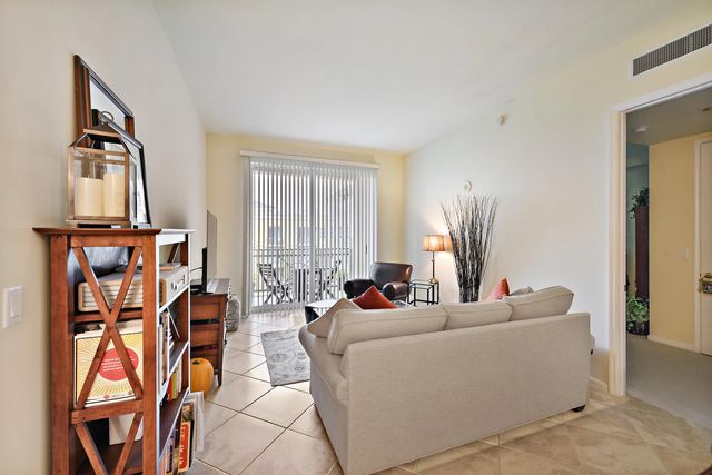 3 of 40 - 403 S Sapodilla Avenue #817, West Palm Beach, FL