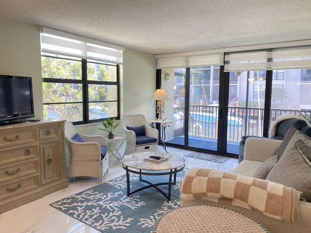 2 Royal Palm Way #101, Boca Raton