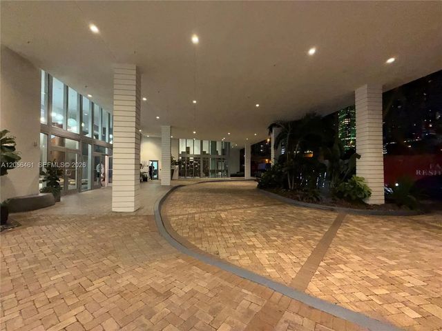 3 of 18 - 350 S Miami Avenue #304, Miami, FL
