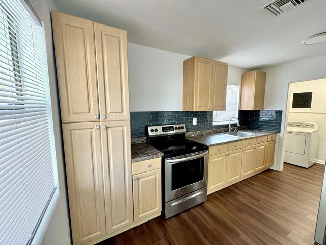 5 of 18 - 408 Nw 21st Terrace, Fort Lauderdale, FL