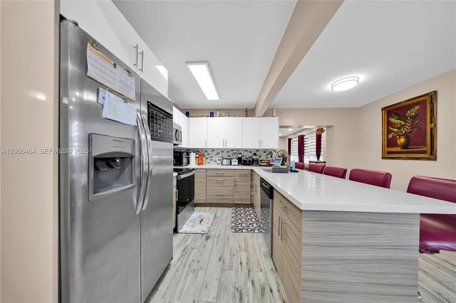 3 of 23 - 3291 Nw 207th Street, Miami Gardens, FL