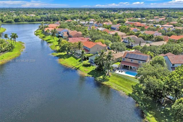 480 Cambridge Drive, Weston