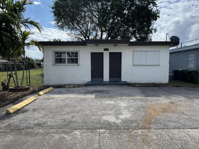 1042 Foster Road, Hallandale Beach