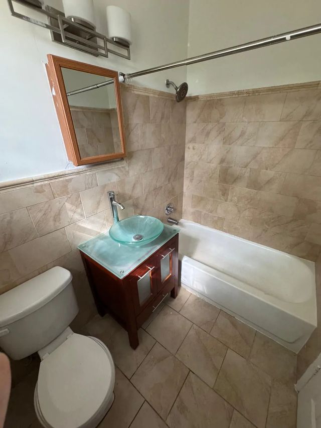 3 of 11 - 1042 Foster Road, Hallandale Beach, FL