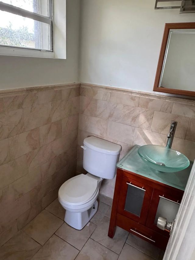 4 of 11 - 1042 Foster Road, Hallandale Beach, FL