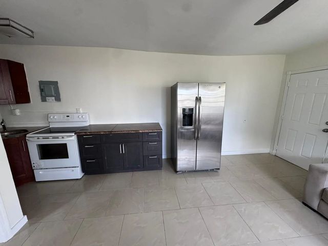 5 of 11 - 1042 Foster Road, Hallandale Beach, FL