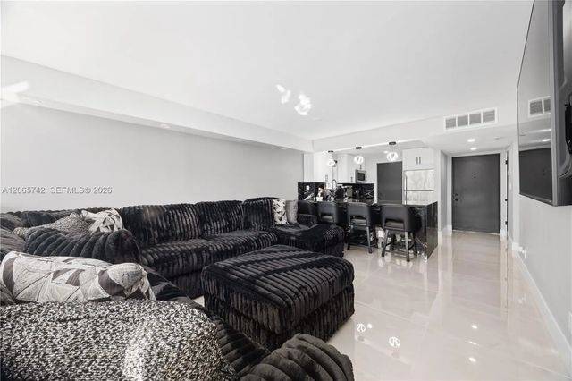4 of 16 - 2302 S Cypress Bend Drive #306, Pompano Beach, FL