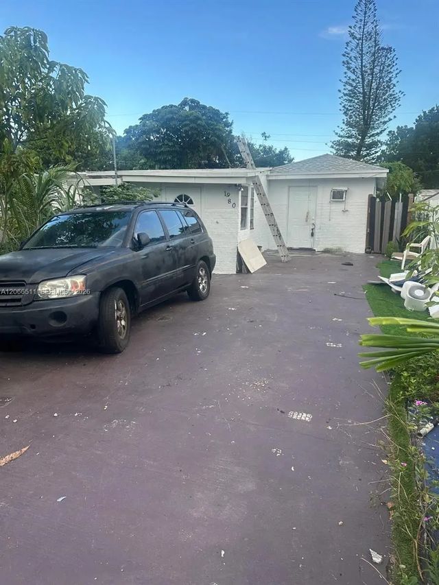 1980 Service Road, Opa-Locka