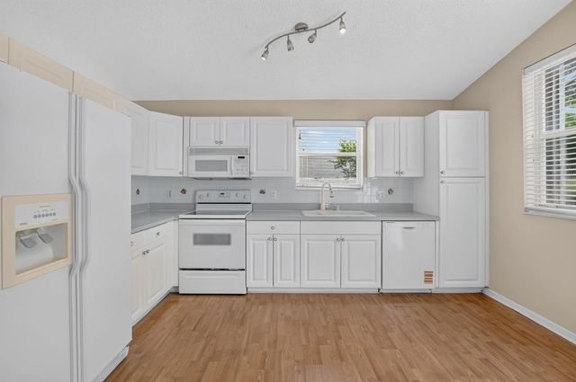 3 of 64 - 7666 Rockport Circle, Lake Worth, FL