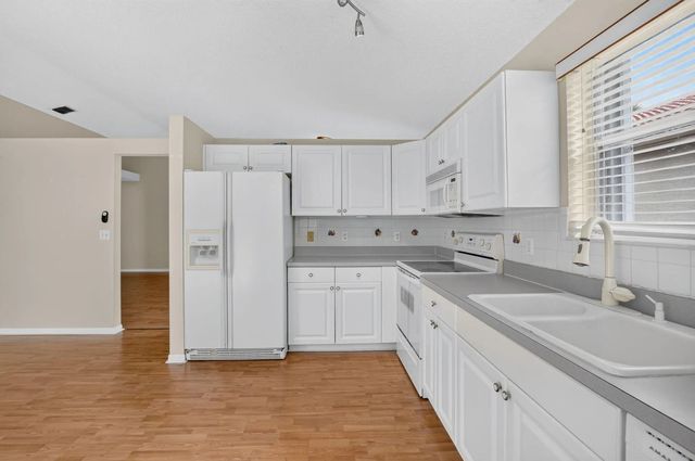 4 of 64 - 7666 Rockport Circle, Lake Worth, FL