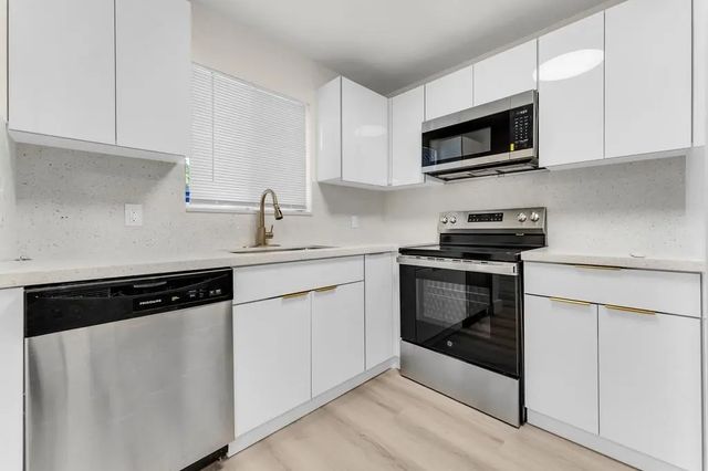 4 of 28 - 2701 N 34th Avenue #1d, Hollywood, FL