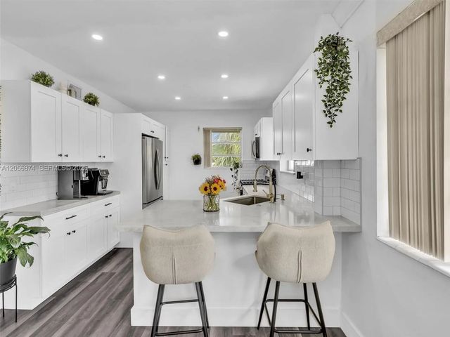 3 of 20 - 1060 92nd Street #6, Bay Harbor Islands, FL