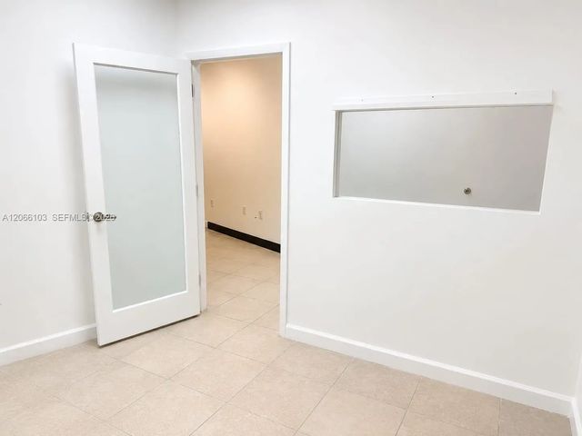 4 of 4 - 18319 W Dixie Highway #206, North Miami Beach, FL