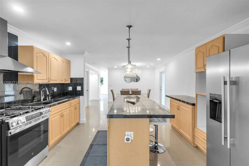 3685 W 9th Avenue, Hialeah