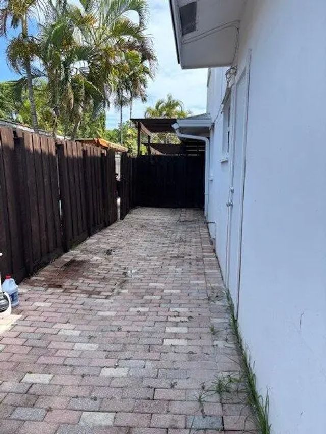 5 of 16 - 1637 Ne 5th Street #2, Fort Lauderdale, FL