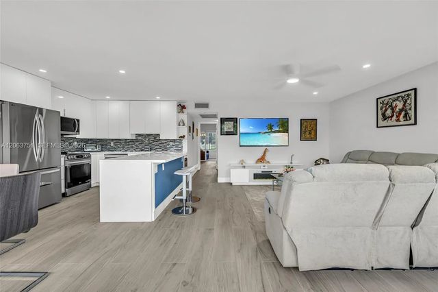 2109 Oakridge V #2109, Deerfield Beach