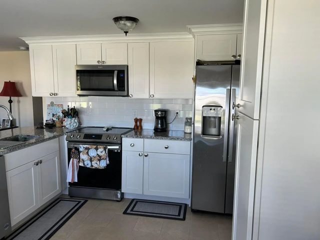 2 of 18 - 254 W Caribbean, Port St. Lucie, FL