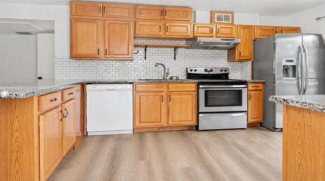 5 of 17 - 8953 Ne 4th Ave Road #8953, Miami Shores, FL