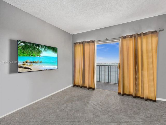 4 of 13 - 300 Bayview Drive #1914, Sunny Isles Beach, FL