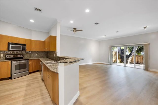 2 of 25 - 2929 Sw 18th Terrace, Fort Lauderdale, FL