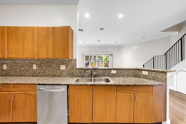 3 of 25 - 2929 Sw 18th Terrace, Fort Lauderdale, FL