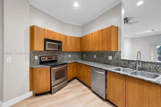 4 of 25 - 2929 Sw 18th Terrace, Fort Lauderdale, FL