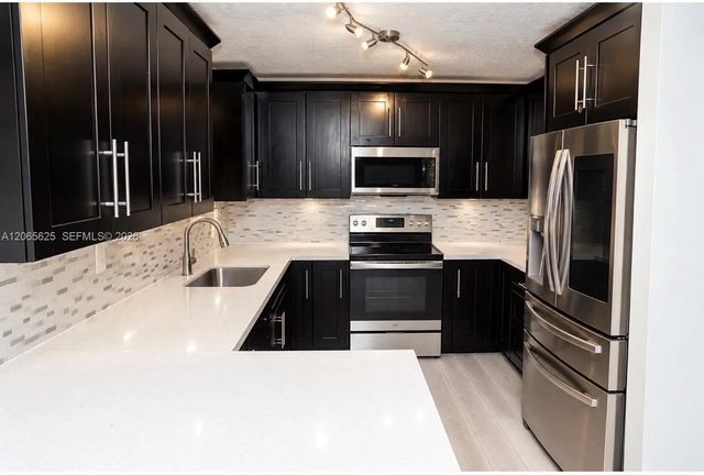 3 of 10 - 4332 Nw 3rd Terrace, Deerfield Beach, FL
