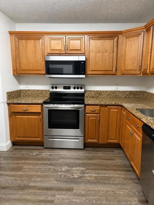 3 of 13 - 4771 Grapevine Way, Davie, FL
