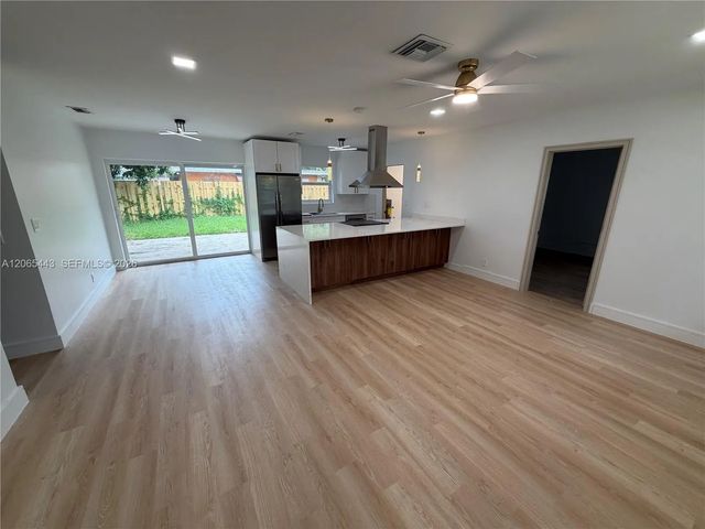 4 of 27 - 110 Ne 17th Court, Pompano Beach, FL