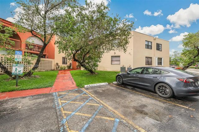 3 of 40 - 10245 Nw 9th St Circle #102-9, Miami, FL