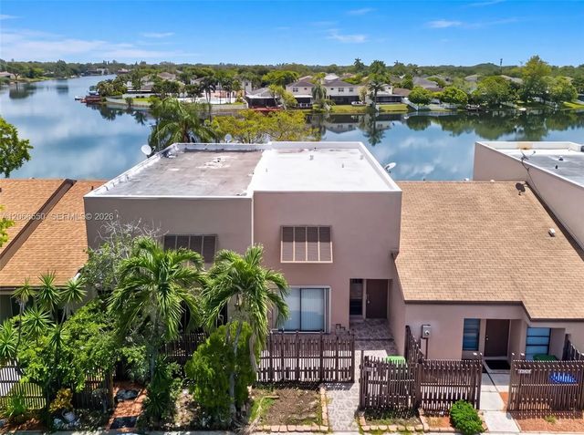 1217 Nw 122nd Terrace, Pembroke Pines