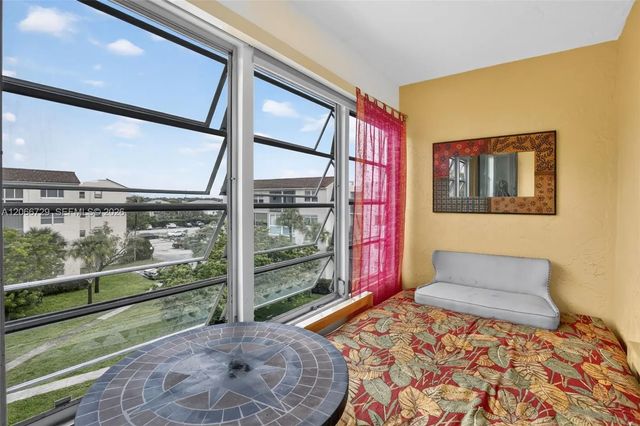 3 of 38 - 2811 Somerset Drive #405, Lauderdale Lakes, FL
