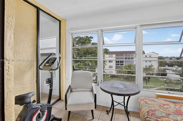 4 of 38 - 2811 Somerset Drive #405, Lauderdale Lakes, FL