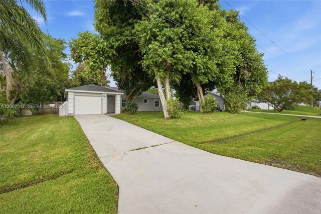 2 of 27 - 1617 Sw Hampshire Lane, Port St. Lucie, FL