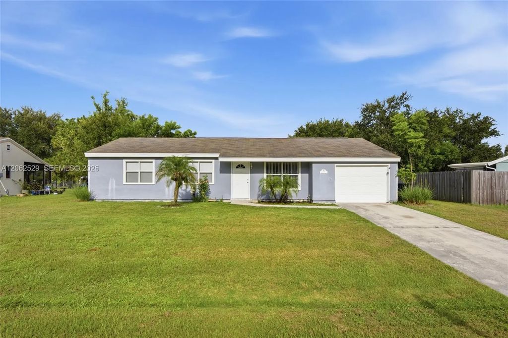 205 Sw Kentwood Road, Port St. Lucie