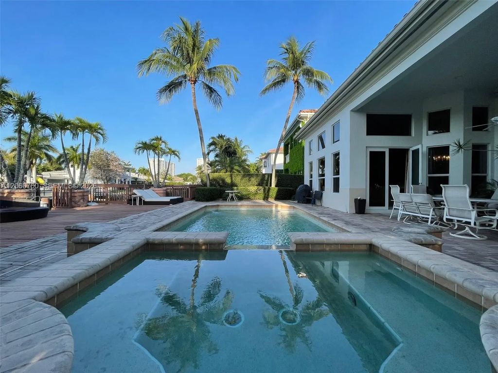 891 Captiva Drive, Hollywood