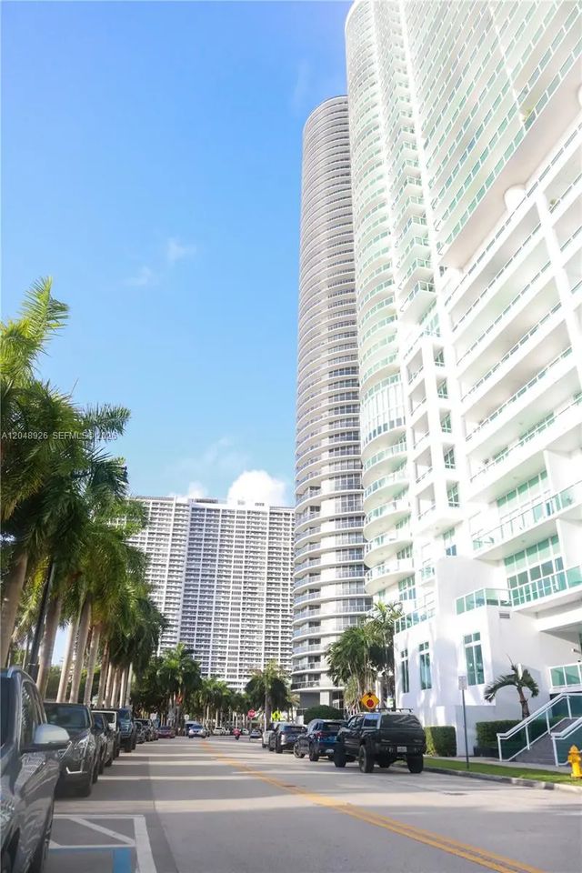 2 of 27 - 1750 N Bayshore Drive #3611, Miami, FL