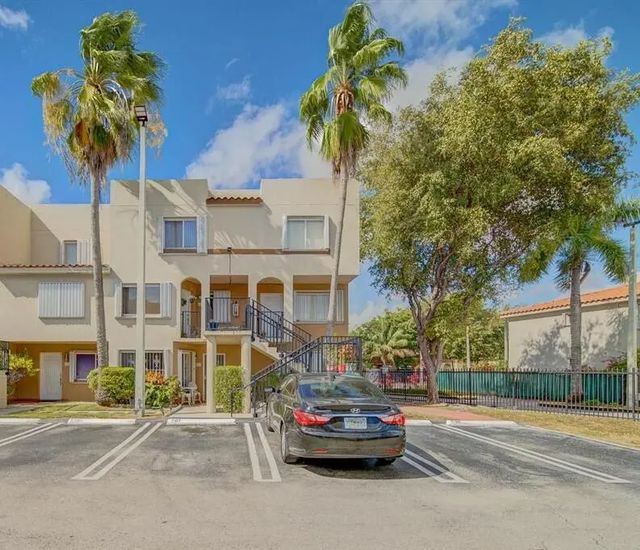551 Nw 82nd Avenue #526, Miami