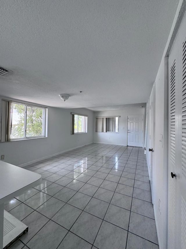 5 of 18 - 551 Nw 82nd Avenue #526, Miami, FL