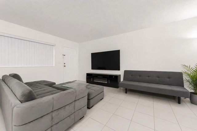 3 of 26 - 1431 S 14th Avenue #209, Hollywood, FL