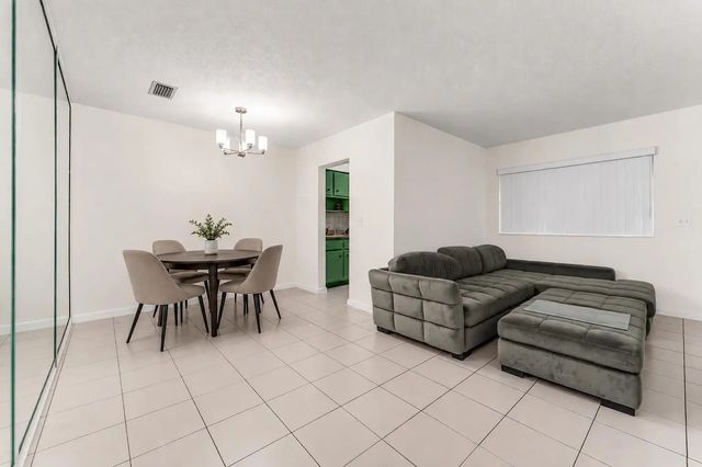 4 of 26 - 1431 S 14th Avenue #209, Hollywood, FL