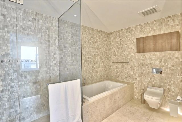 5 of 15 - 88 Sw 7th Street #3805, Miami, FL
